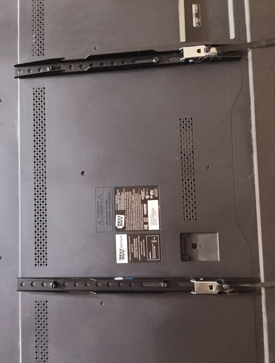Roku Smart TV (No Remote) w/ Wall Mount