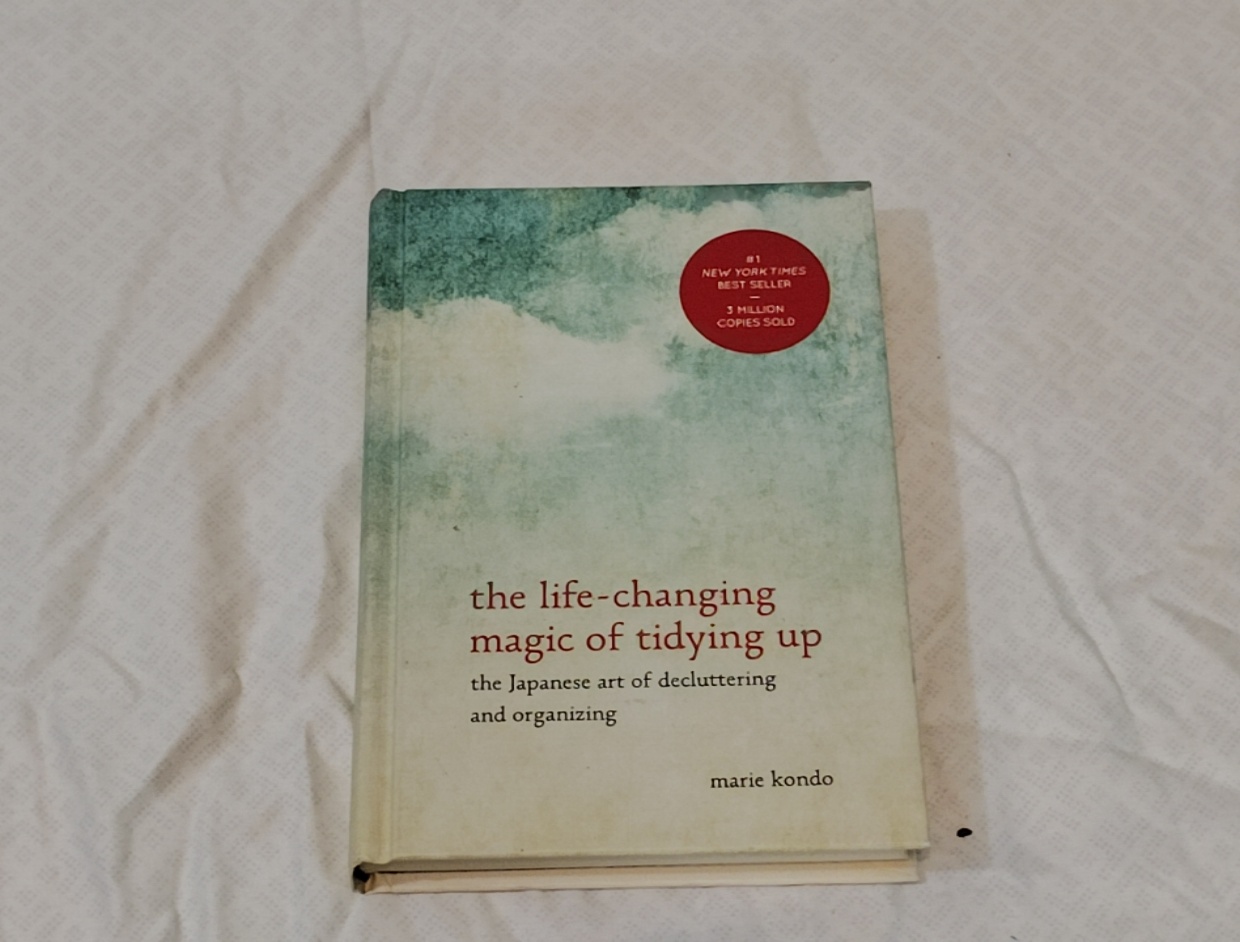 The Life-Changing Magic of Tidying Up – Marie Kondo (hardback)
